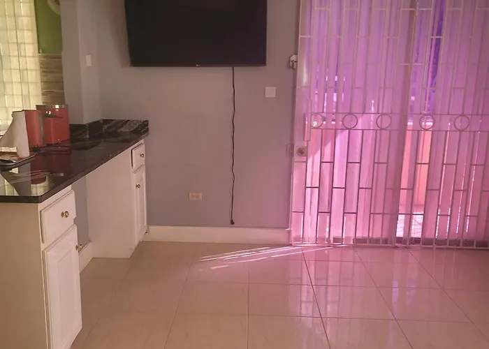 Apartamento Away From With 24 Hr Security Ocho Ríos